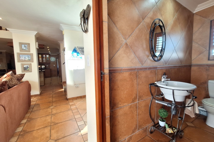 5 Bedroom Property for Sale in Golden Mile Western Cape